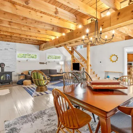 Gorgeous Home 1 Mile To Beach And Near Cape Cod Bikepath